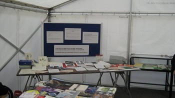 <p>Présence des AVO à la Foire du Livre du Locle. Septembre 2007</p>